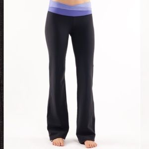 Lululemon Astro pant- regular size 4 black/purple
